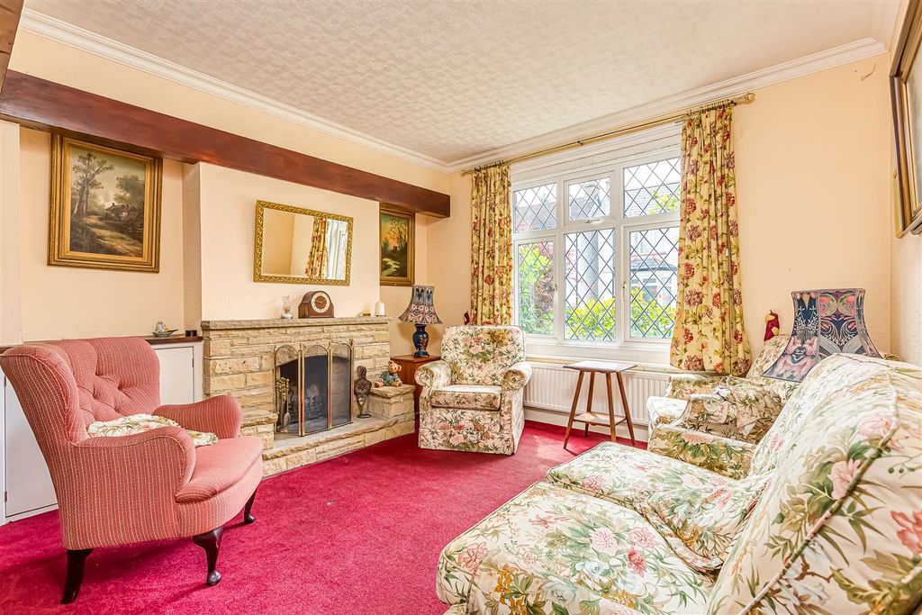 Property photo 2 of 20 House-Ferndale-Road-Banstead-106.Jpg