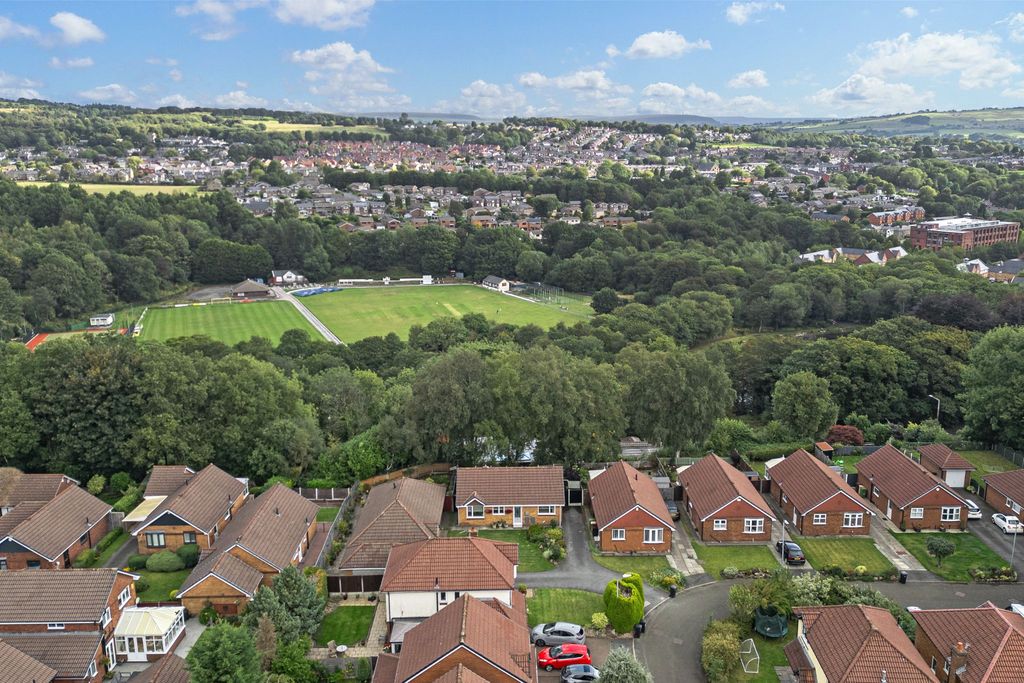 Property photo 3 of 34 Photograph 4