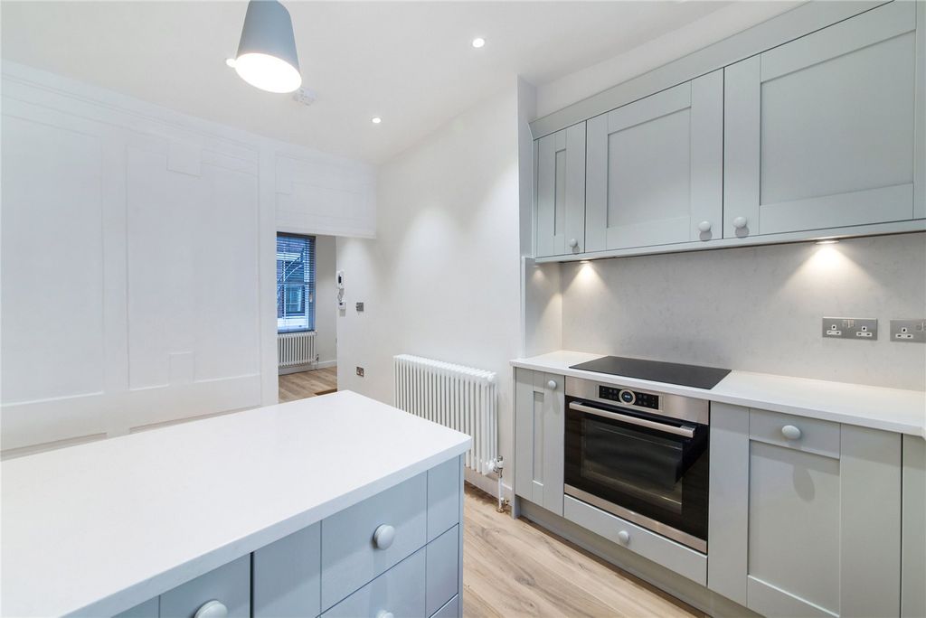 Property photo 2 of 10 Ganton St
