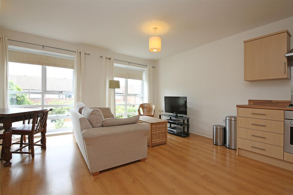 Property photo 1 of 9 F3 5 Recovery Street Sw17 Reception 3.Jpg