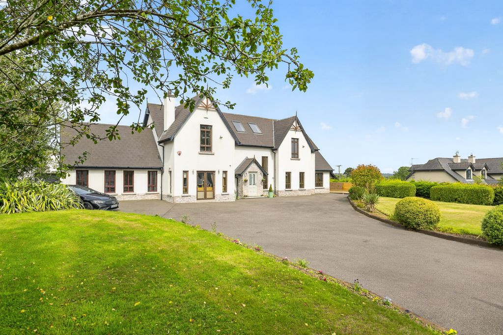 Property photo 3 of 52