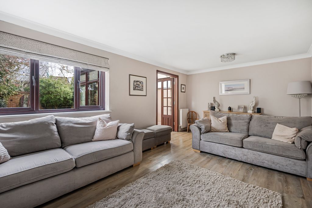 Property photo 2 of 31 Living Room