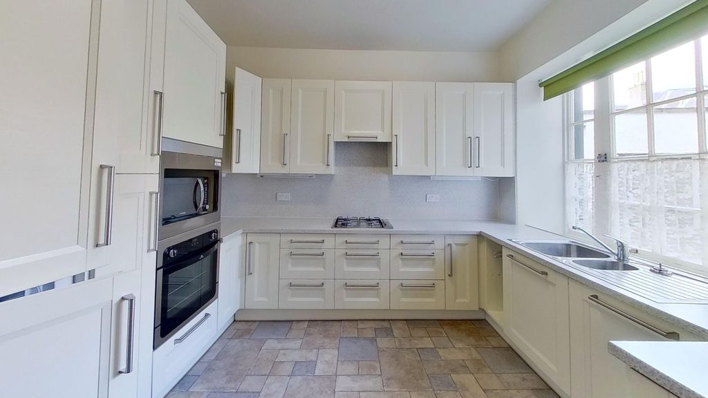 Property photo 3 of 8 Photo 3