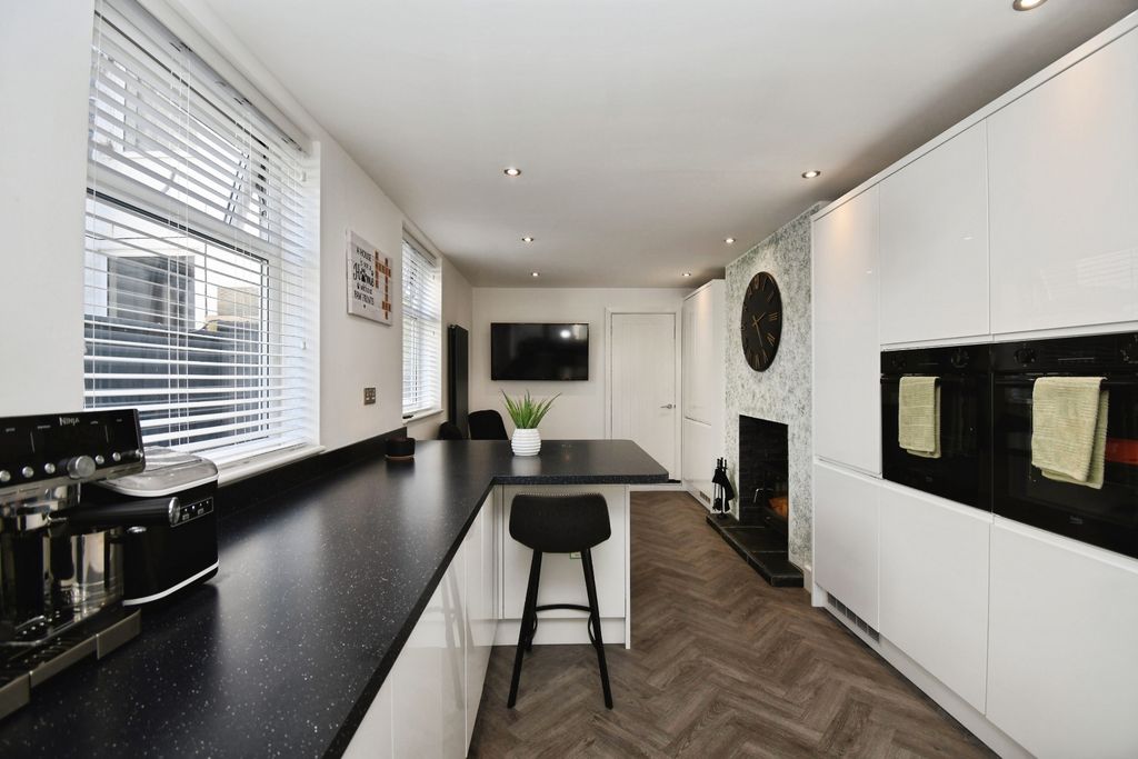 Property photo 3 of 22 Pbox-Img.Jpg