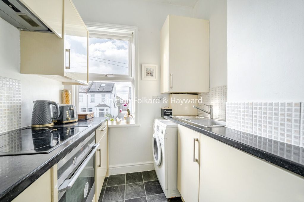 Property photo 3 of 17 Picture No. 06