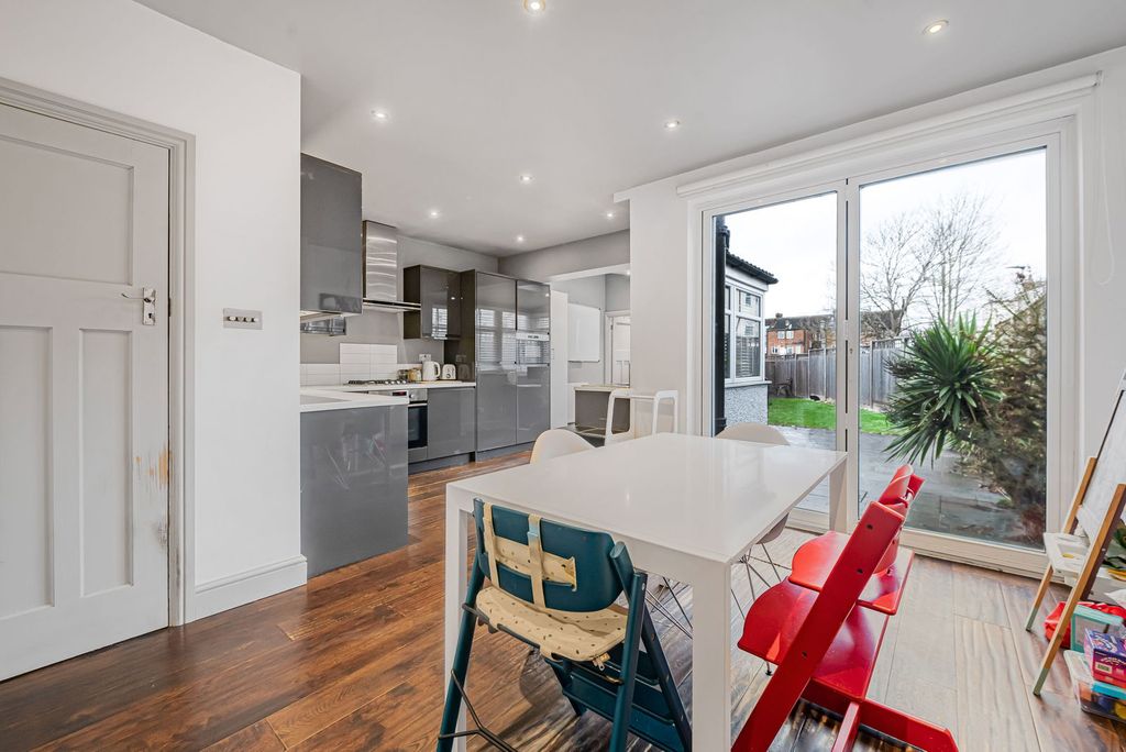 Property photo 3 of 21