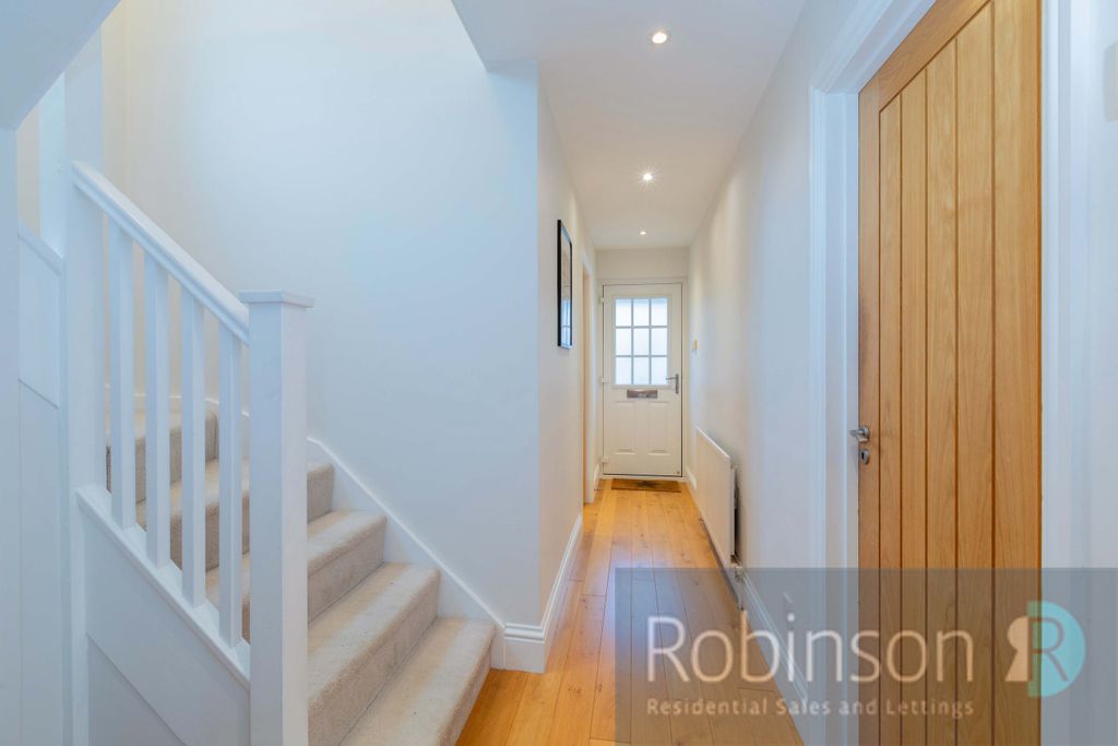 Property photo 2 of 19 38 Lancastria Mews-12