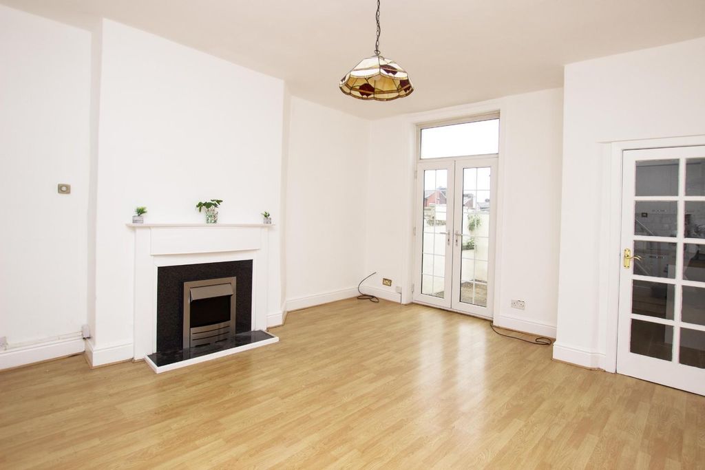 Property photo 1 of 10 Sitting 2.Jpg