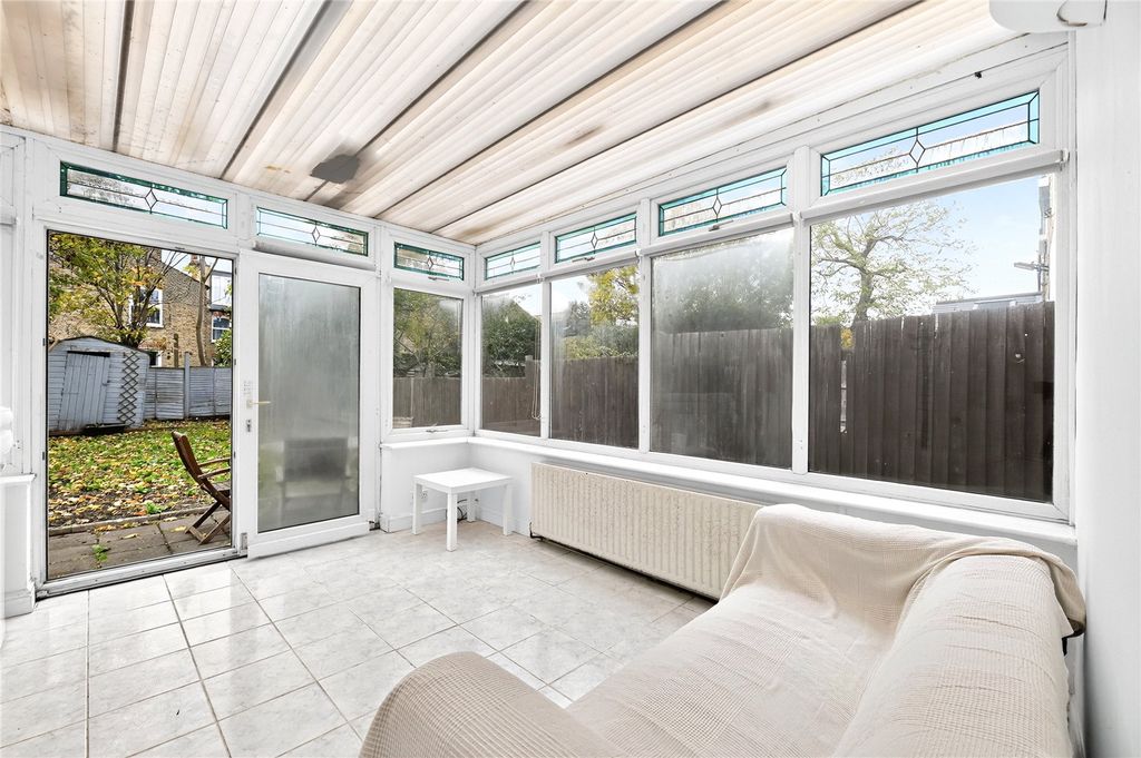 Property photo 3 of 16 Conservatory