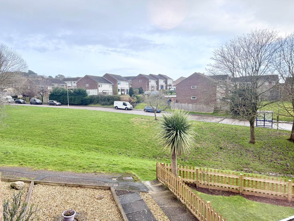 Property photo 3 of 11