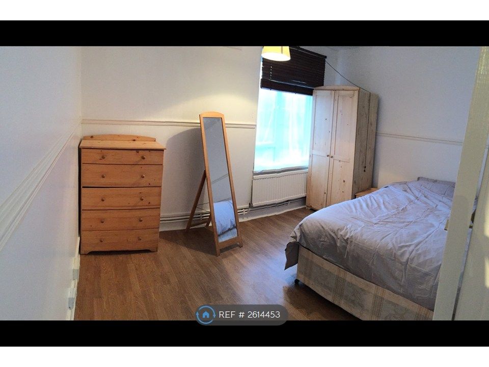 Property photo 3 of 11 Bedroom 2
