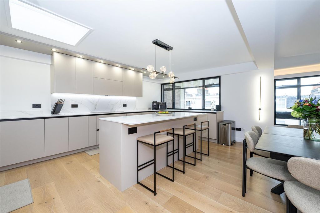 Property photo 2 of 12 Photo 1