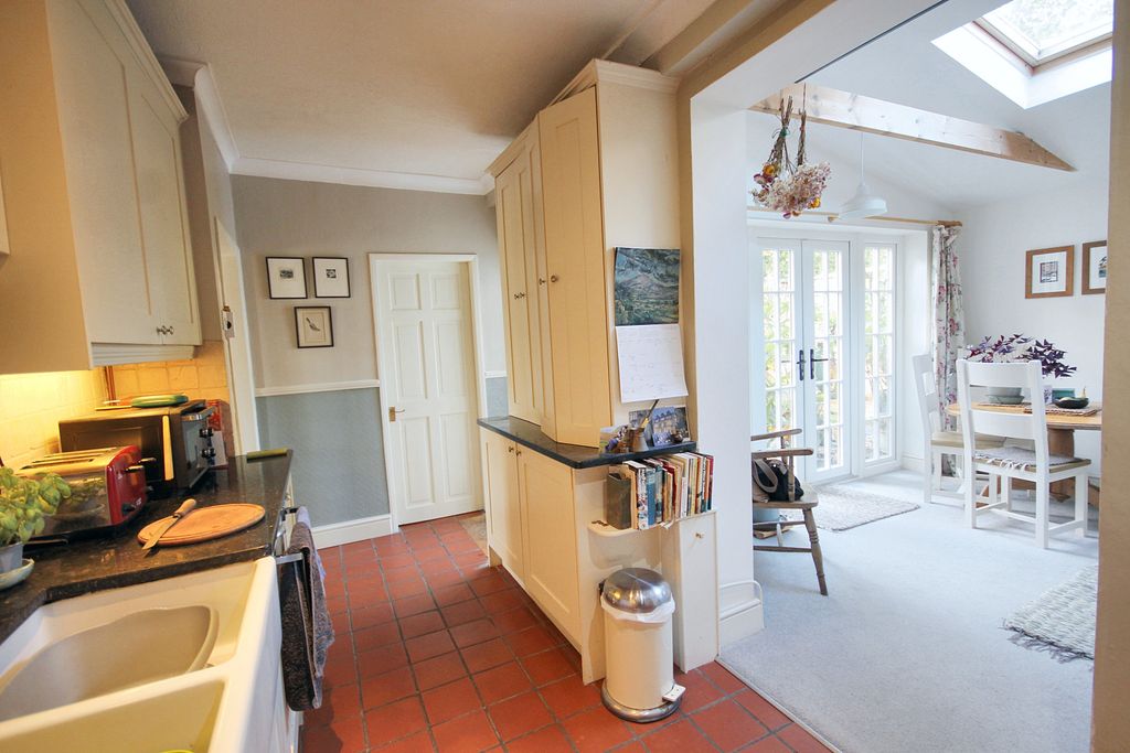 Property photo 3 of 18 Kitchen