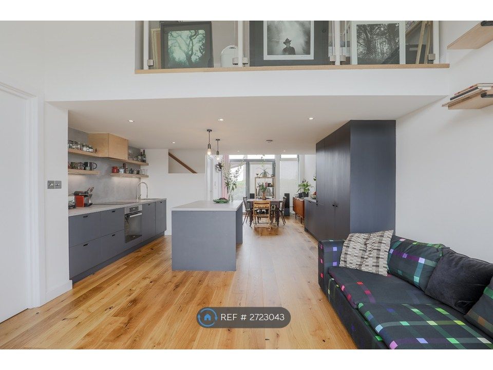 Property photo 3 of 17 Kitchen / Living Room