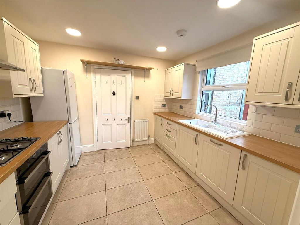 Property photo 3 of 11 Kitvhen 2.Jpeg