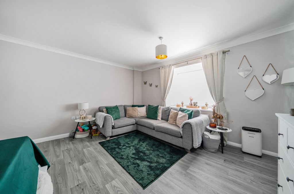 Property photo 3 of 7 1482693-10-6A4Fac...