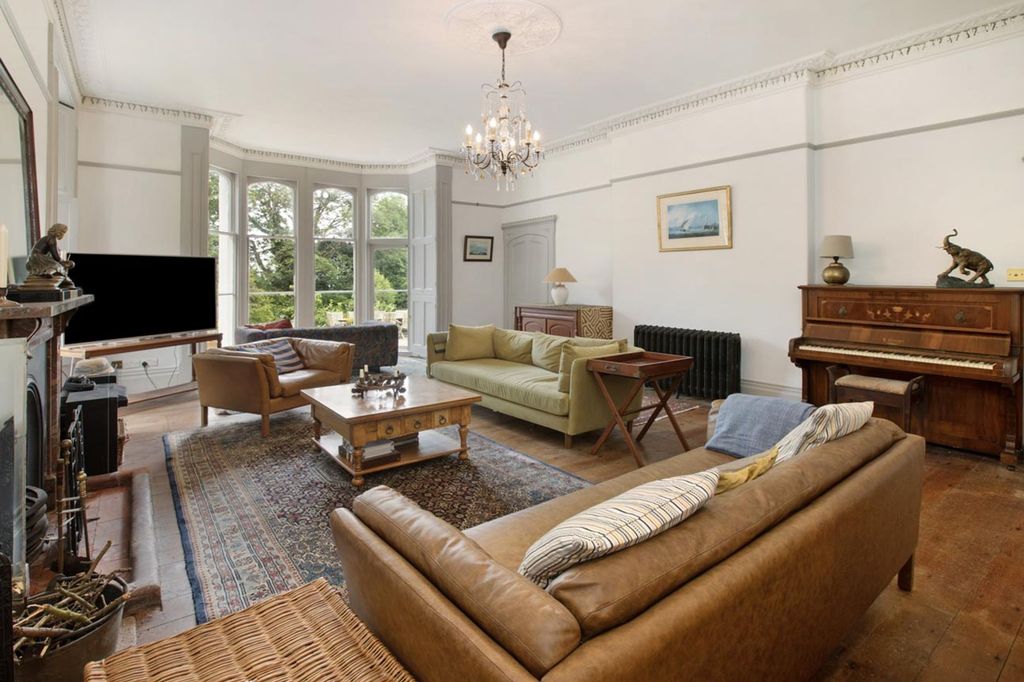 Property photo 3 of 37