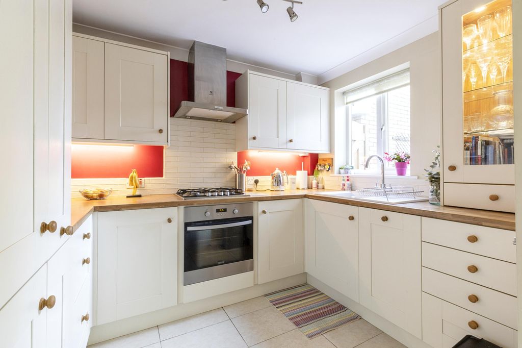 Property photo 3 of 15 Kitchen