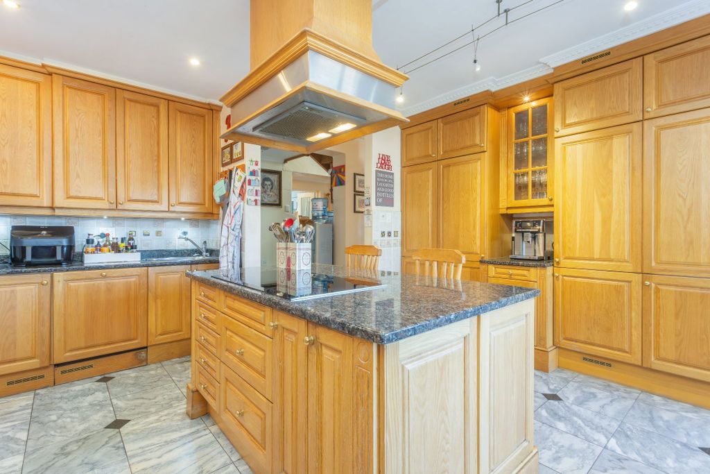 Property photo 2 of 54 Kw1700965