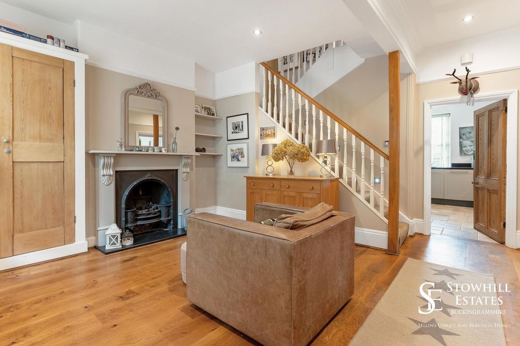 Property photo 3 of 23 Entrance Hall
