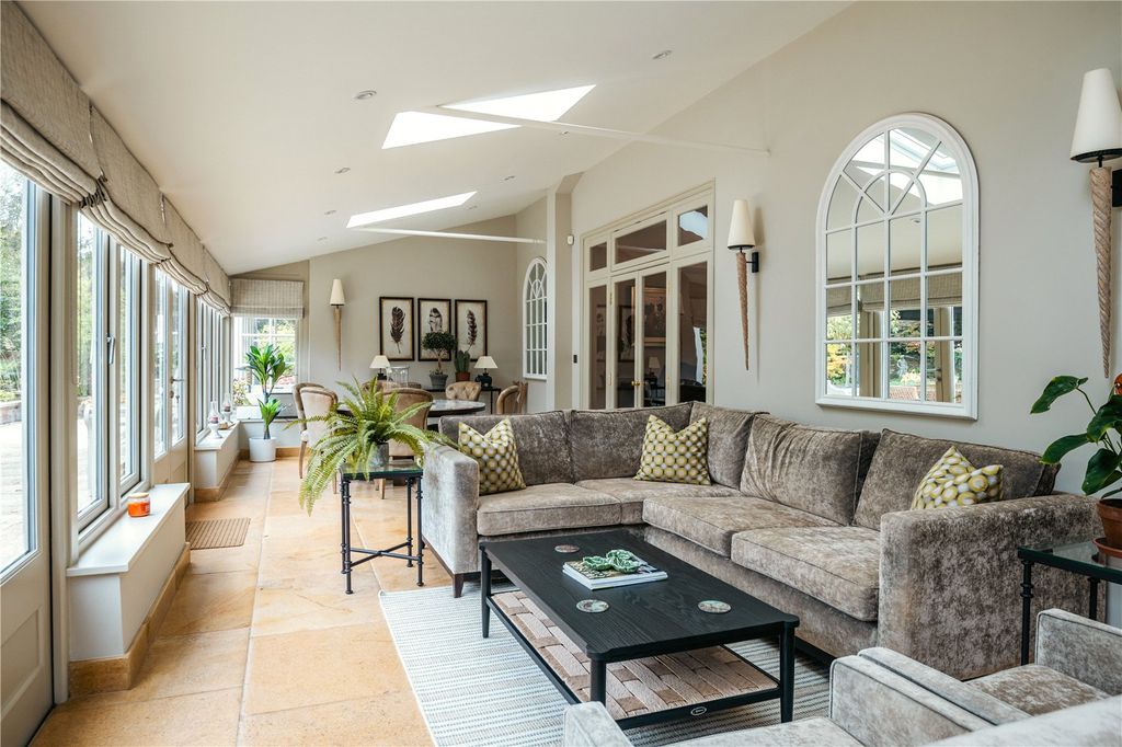 Property photo 3 of 18 Garden Room