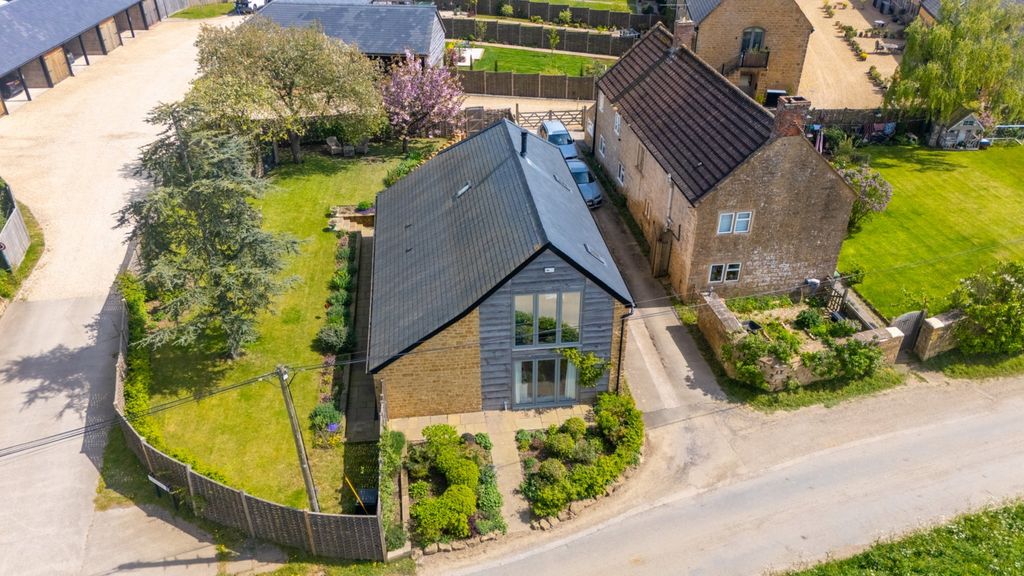 Property photo 1 of 52