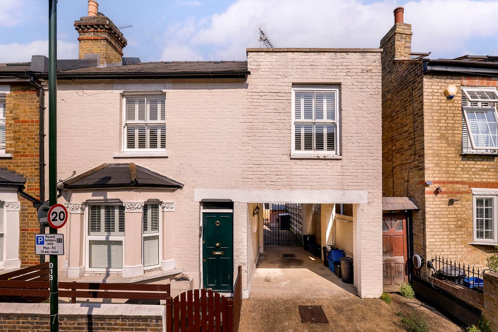 Property photo 2 of 11
