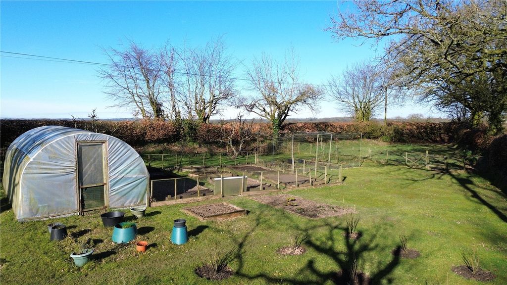 Property photo 3 of 24 Garden