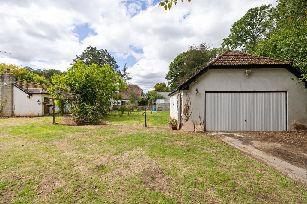 Property photo 2 of 34