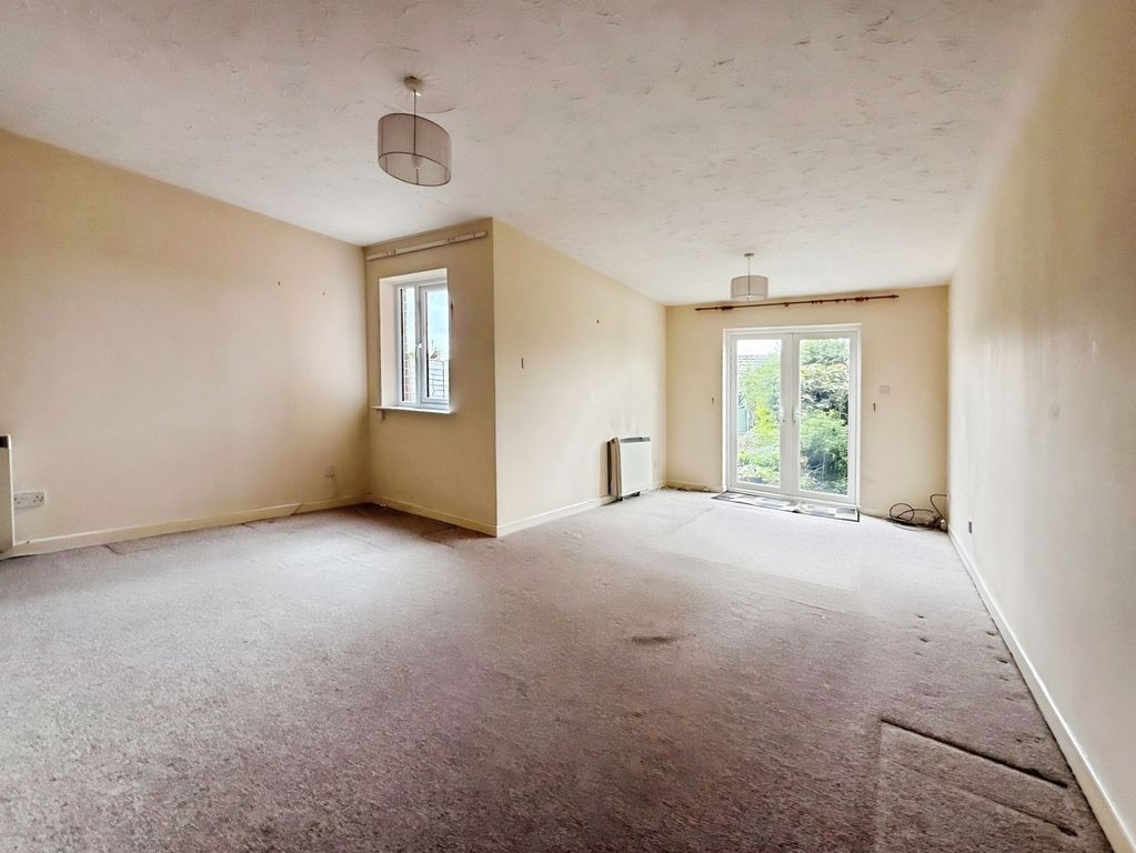 Property photo 3 of 9 Living Room