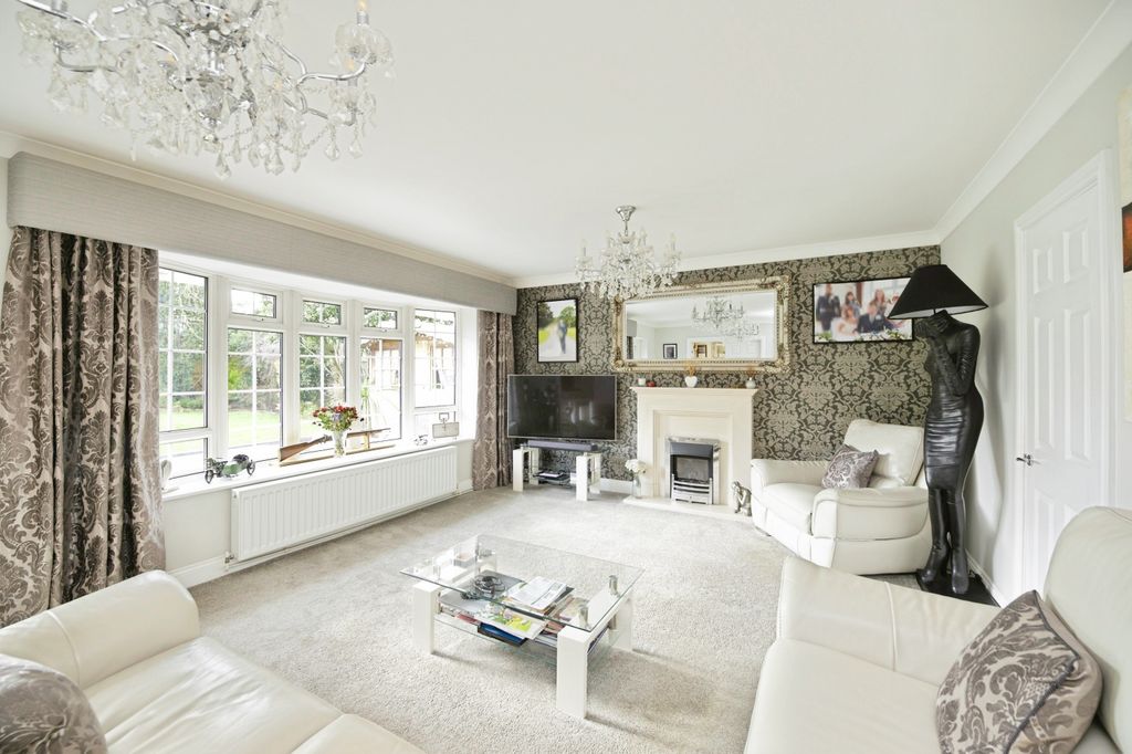 Property photo 2 of 22 9