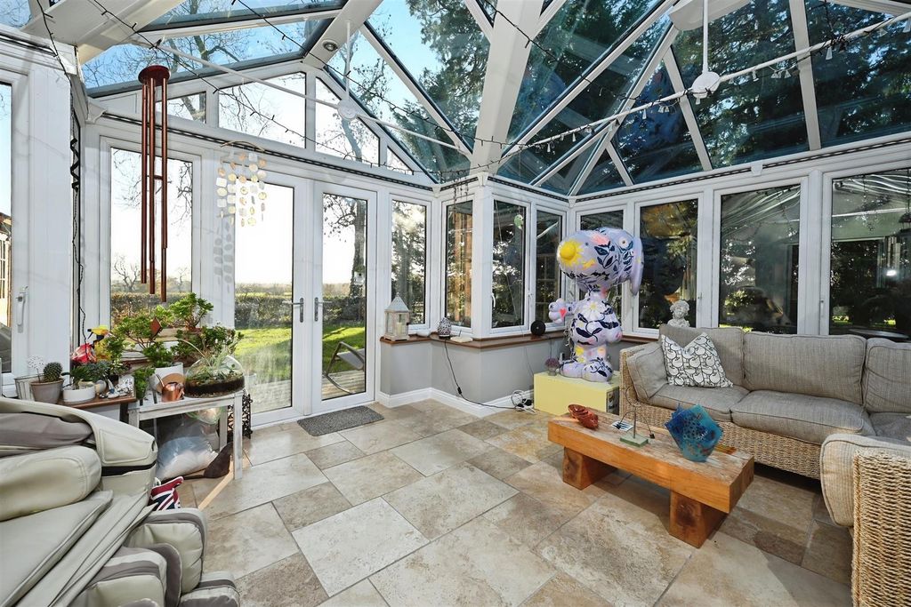 Property photo 3 of 37 Conservatory