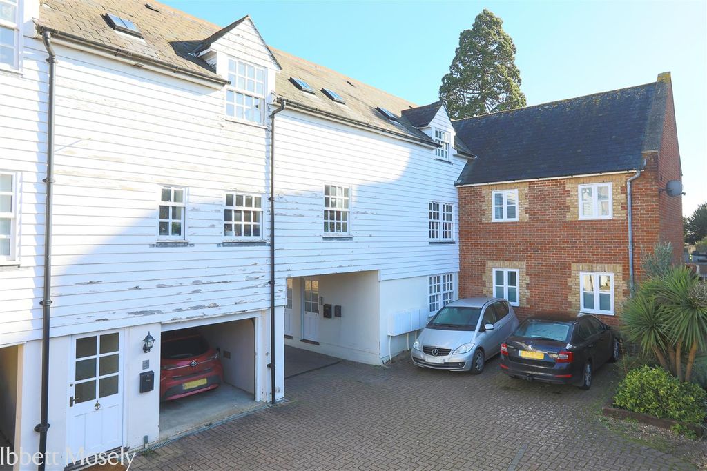 Property photo 2 of 15 8 Lawson Mews39-Resized.Jpg