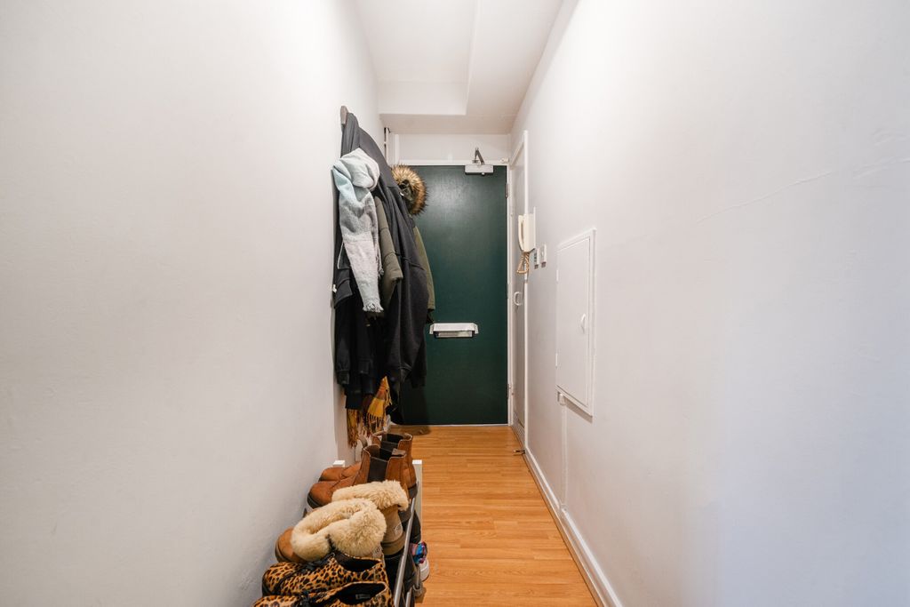 Property photo 3 of 12 1401228-3-697766B...