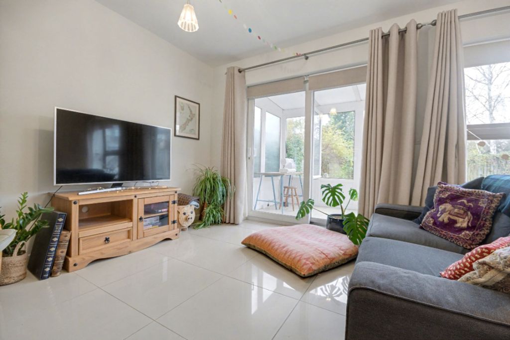 Property photo 2 of 23 Living Room