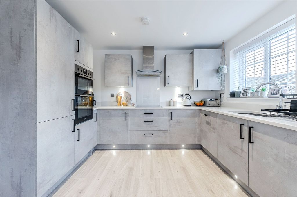 Property photo 2 of 17 Picture No. 09