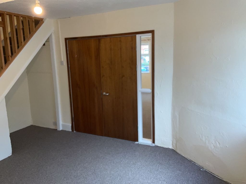 Property photo 2 of 27