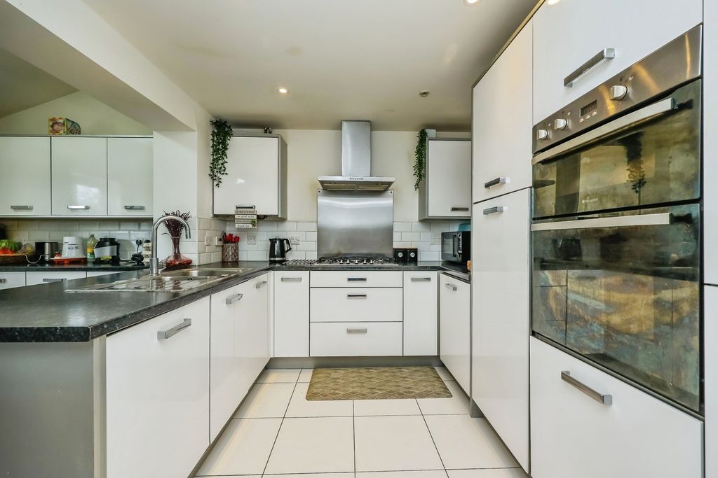 Property photo 3 of 18 Pbox-Img.Jpg