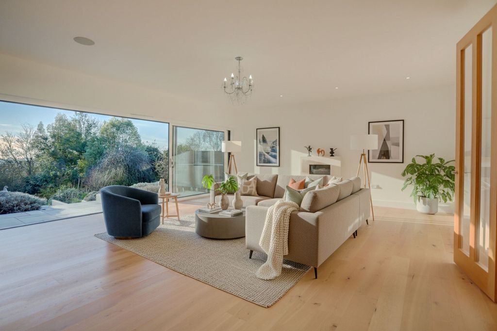 Property photo 3 of 31