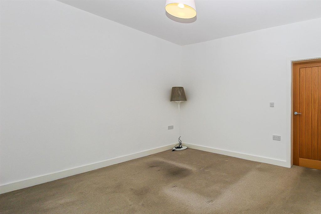 Property photo 3 of 7 Lounge