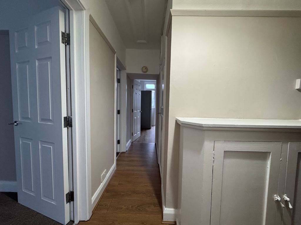 Property photo 2 of 8 Hall.Jpg