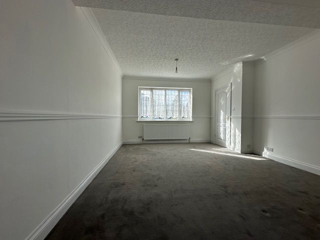 Property photo 3 of 10 Lounge