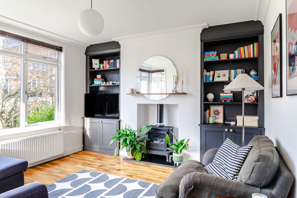 Property photo 2 of 28 Lounge1