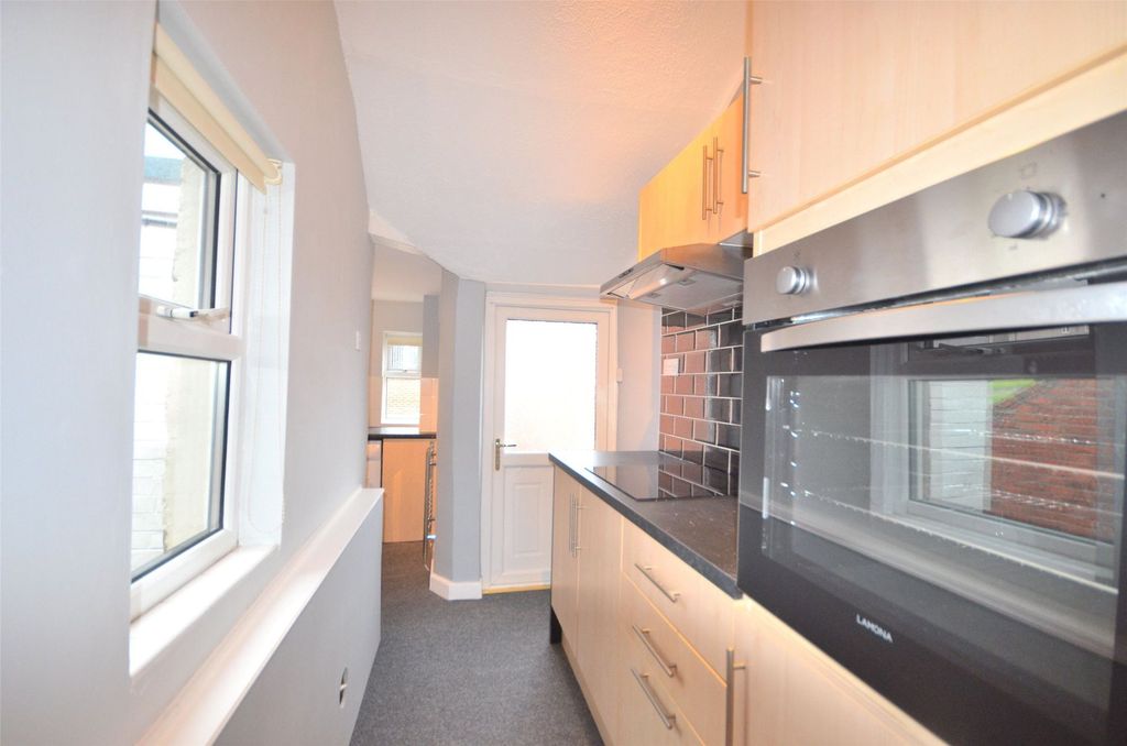 Property photo 2 of 6 Kitchen