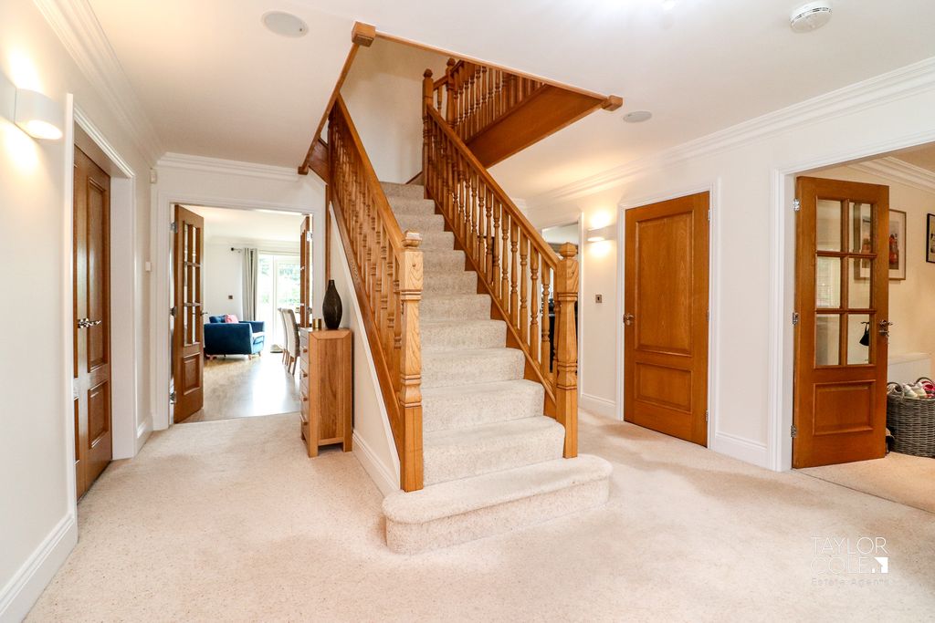 Property photo 3 of 35 6