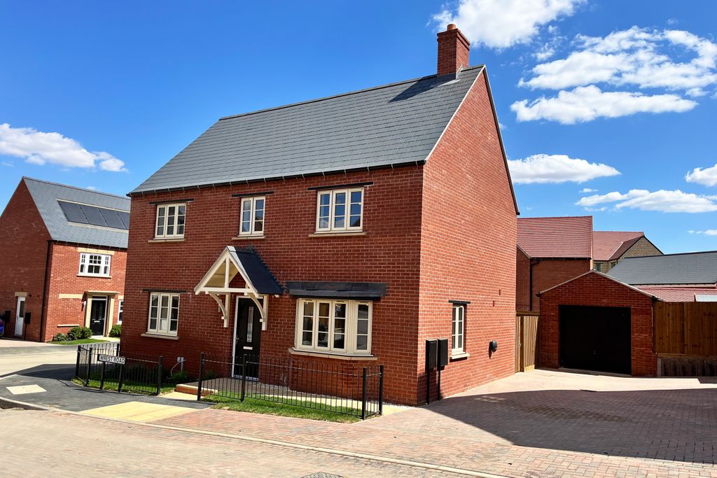 Property photo 2 of 10 Plot 90 At The Watlings
