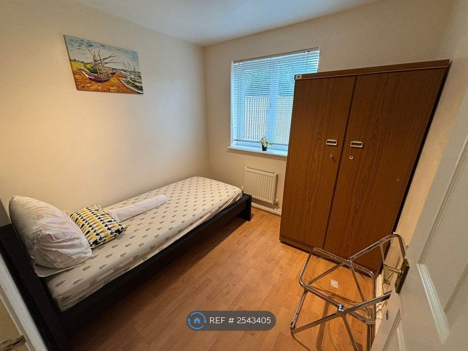 Property photo 3 of 13 Single Room Avaliable