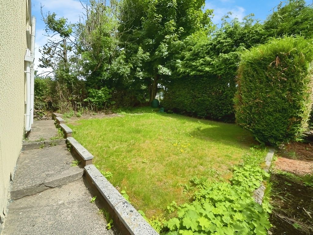 Property photo 3 of 12 Garden