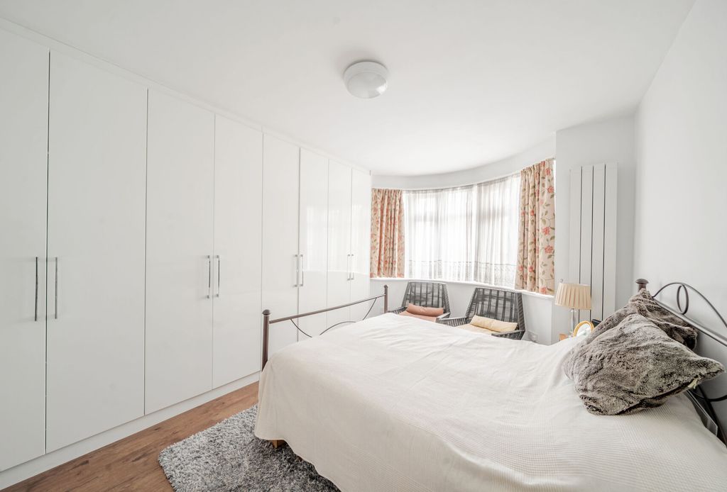Property photo 3 of 14 1332188-15-688Ba7...