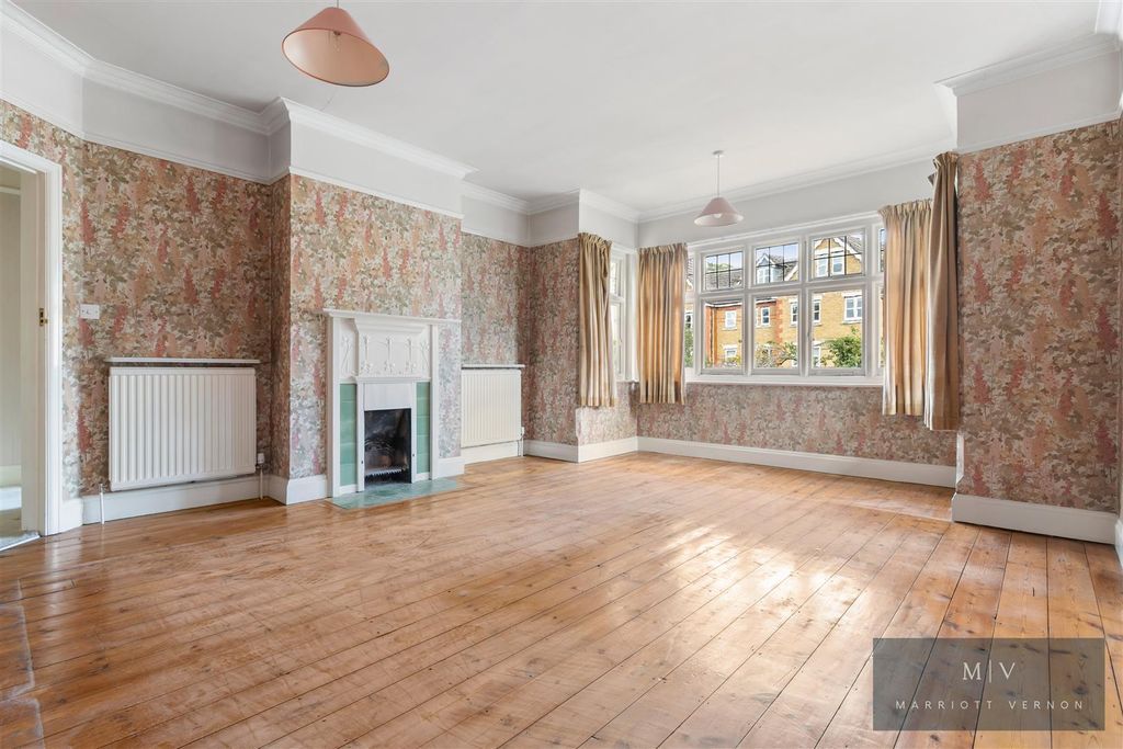 Property photo 3 of 19 Birdhurst Road 46 MV-11.Jpg